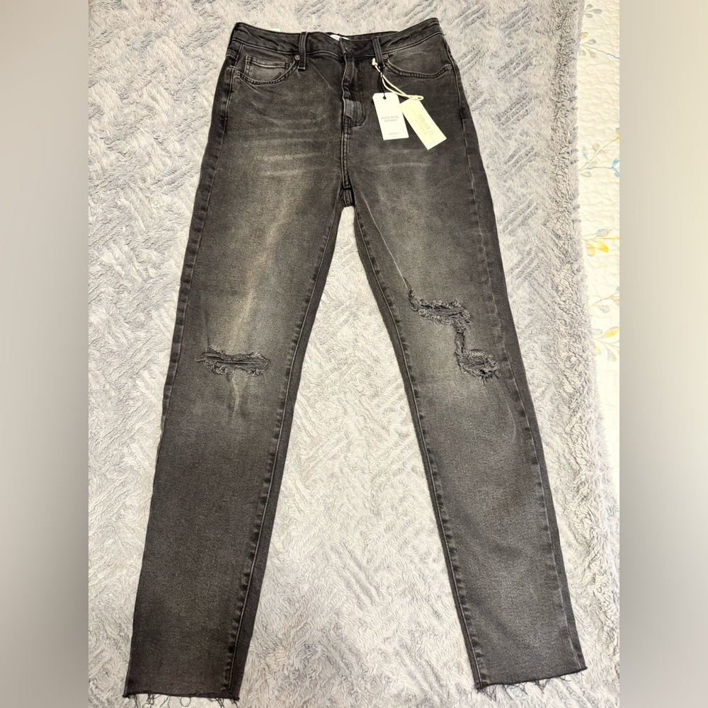 NWT Forever 21 Black Distressed / High Rise Skinny Jeans Size 30